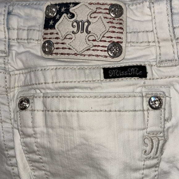 Miss Me Signature Skinny Low Rise Distressed, Patches Jeans, Size 27x31 - Picture 12 of 16